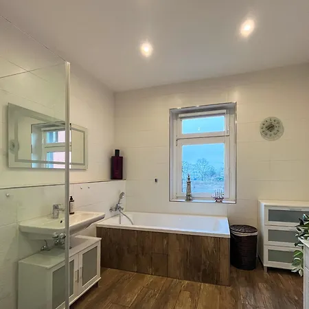 Mit Kamin I Ruhige Lage I Zentral I Netflix I Parkplaetze