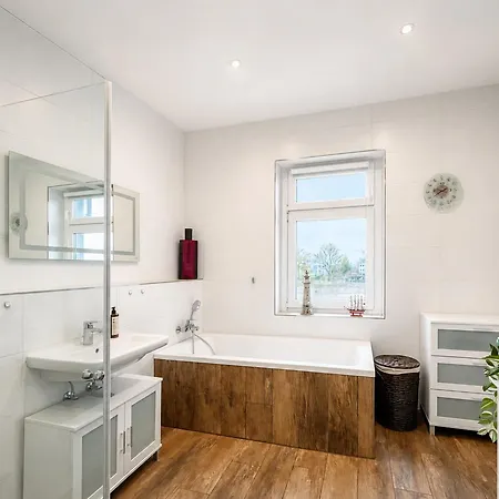 Mit Kamin I Ruhige Lage I Zentral I Netflix I Parkplaetze Appartement *